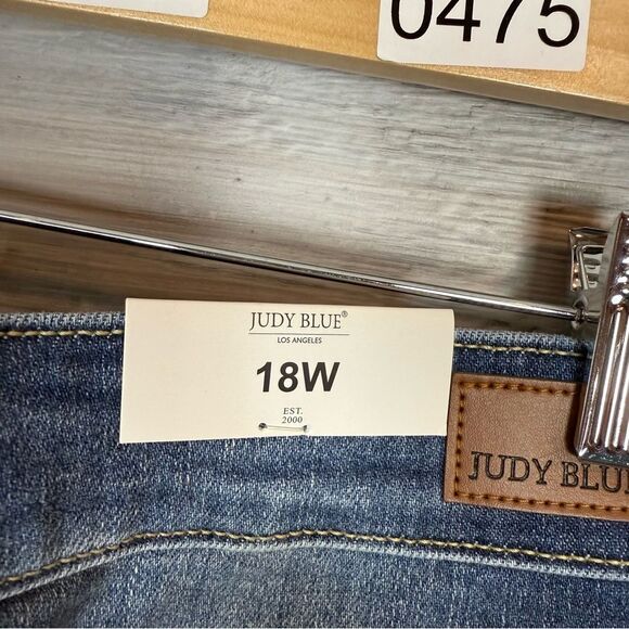 Judy Blue High Rise Button Fly Skinny Jeans - Picture 2 of 8